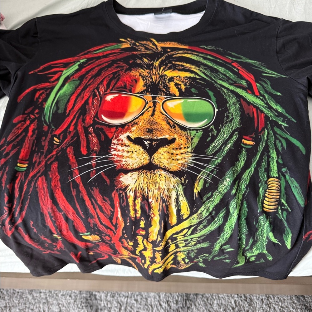 Lion Graphic T-Shirt - Black